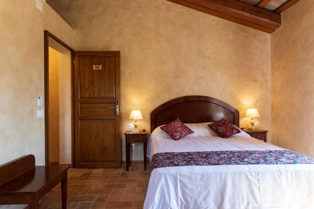 Locanda Di Montegiove Fano Bagian luar foto