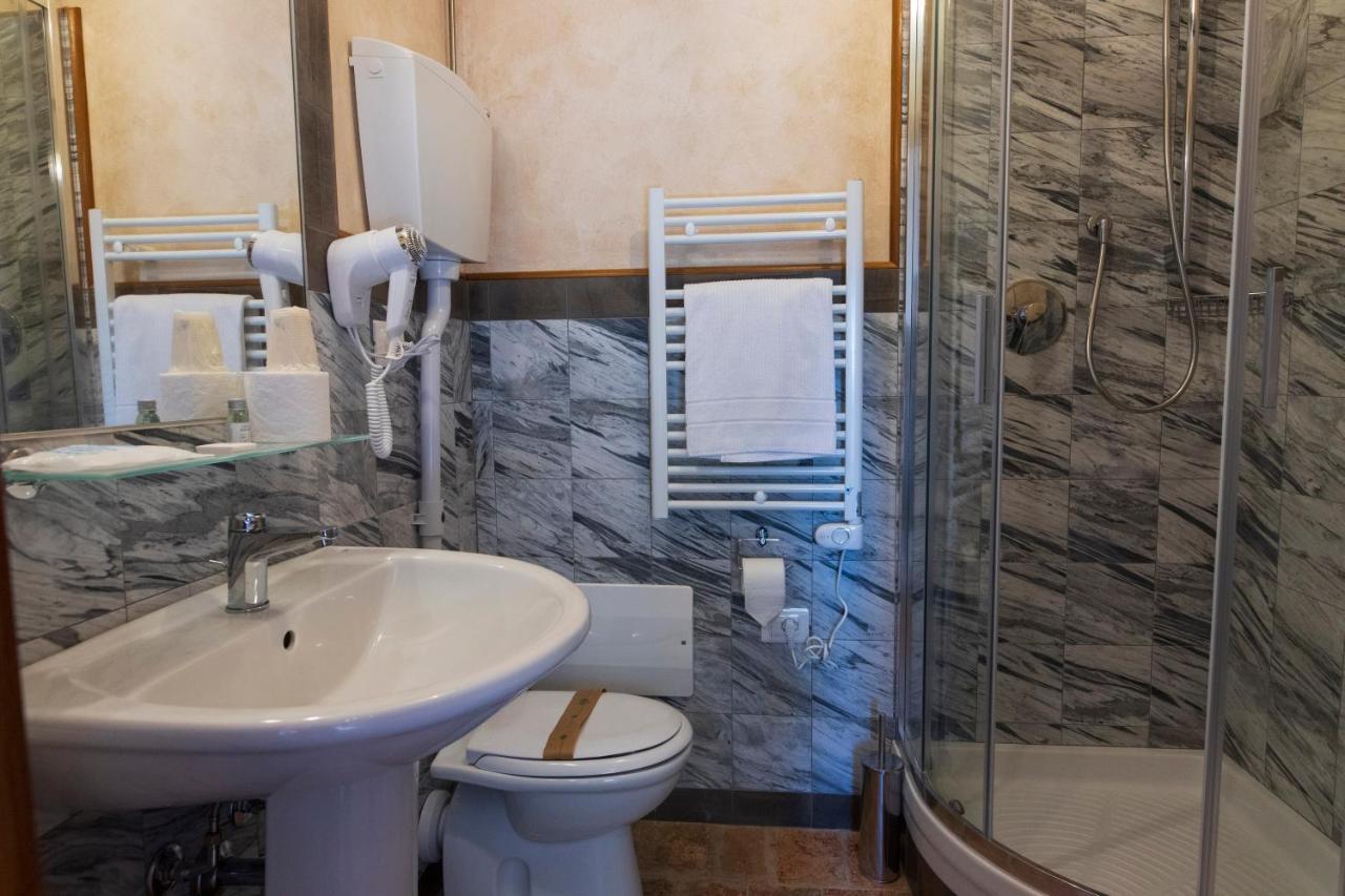 Locanda Di Montegiove Fano Bagian luar foto