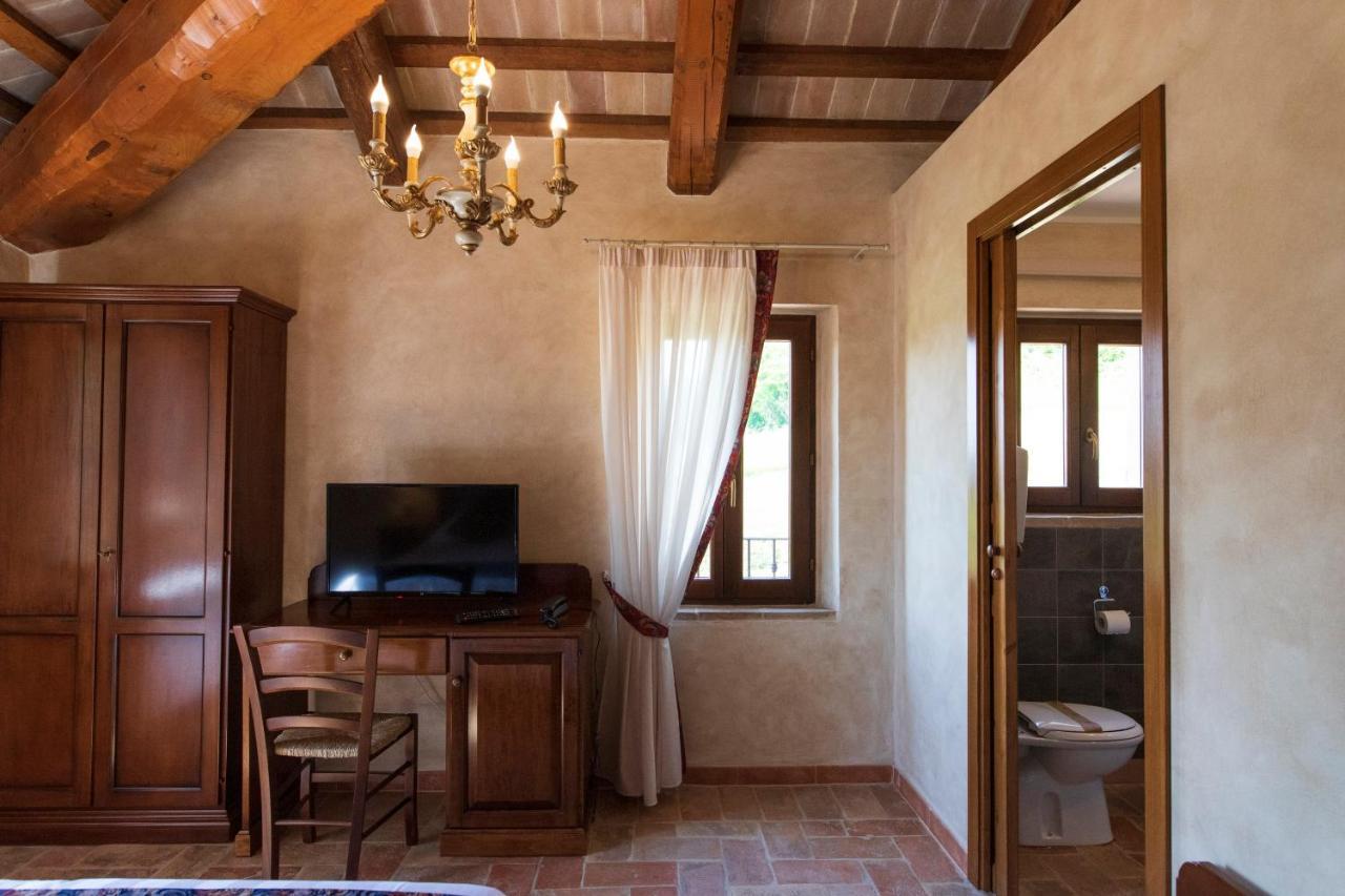 Locanda Di Montegiove Fano Bagian luar foto