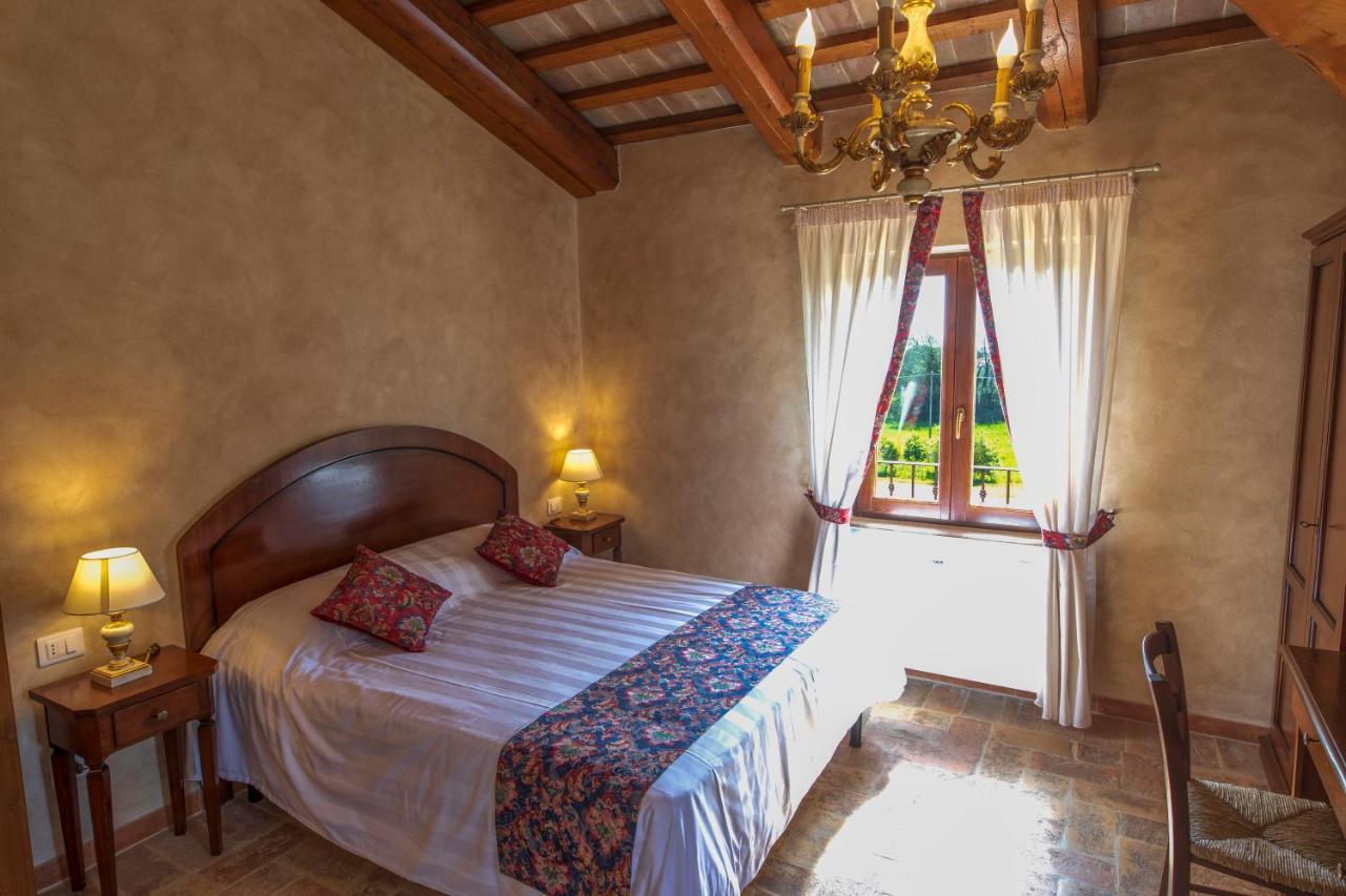 Locanda Di Montegiove Fano Bagian luar foto