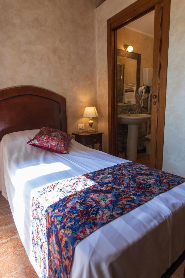 Locanda Di Montegiove Fano Bagian luar foto