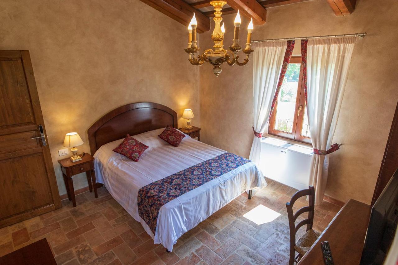 Locanda Di Montegiove Fano Bagian luar foto