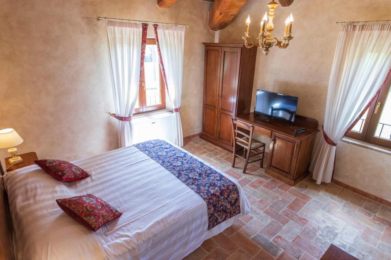 Locanda Di Montegiove Fano Bagian luar foto