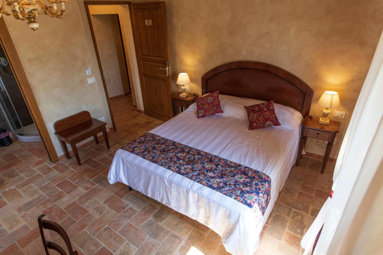 Locanda Di Montegiove Fano Bagian luar foto
