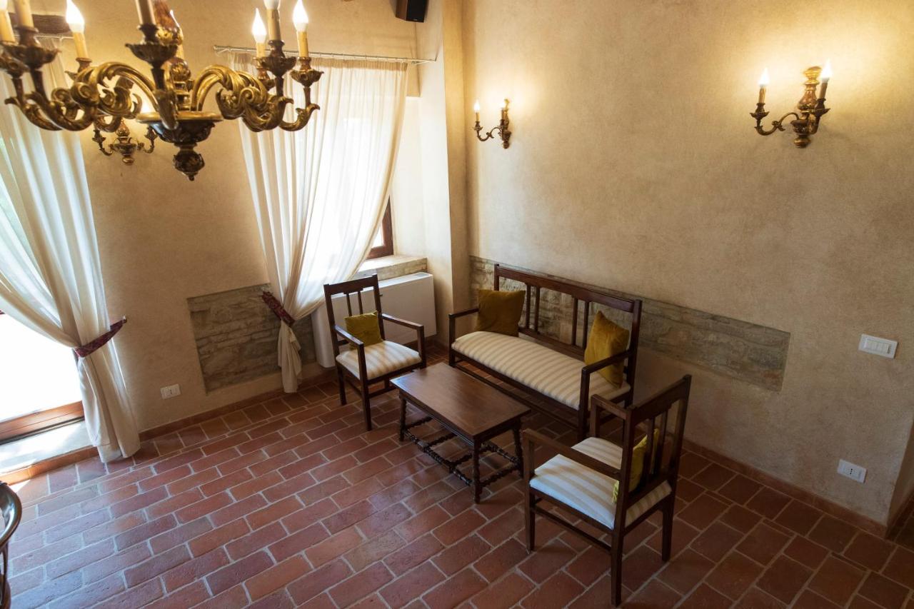 Locanda Di Montegiove Fano Bagian luar foto