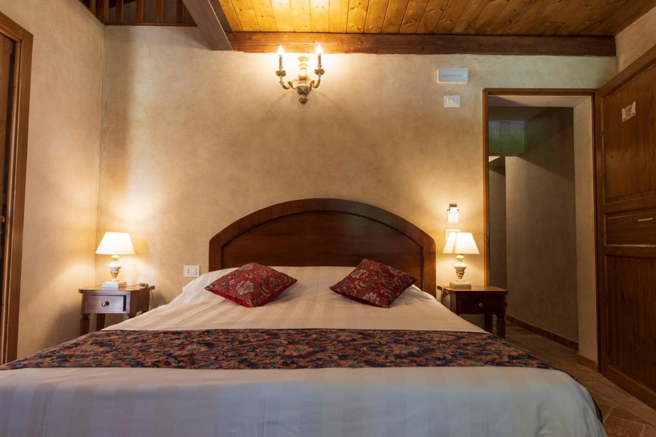 Locanda Di Montegiove Fano Bagian luar foto